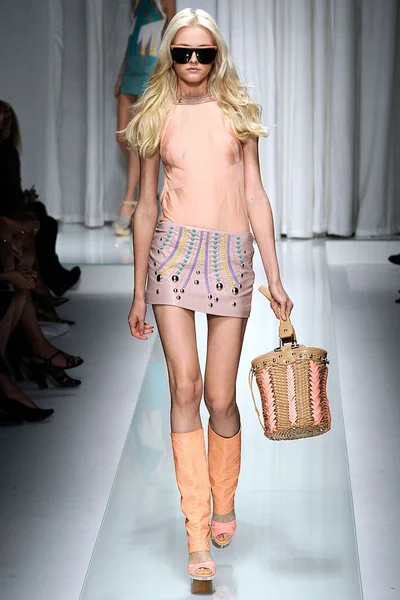 Look 9